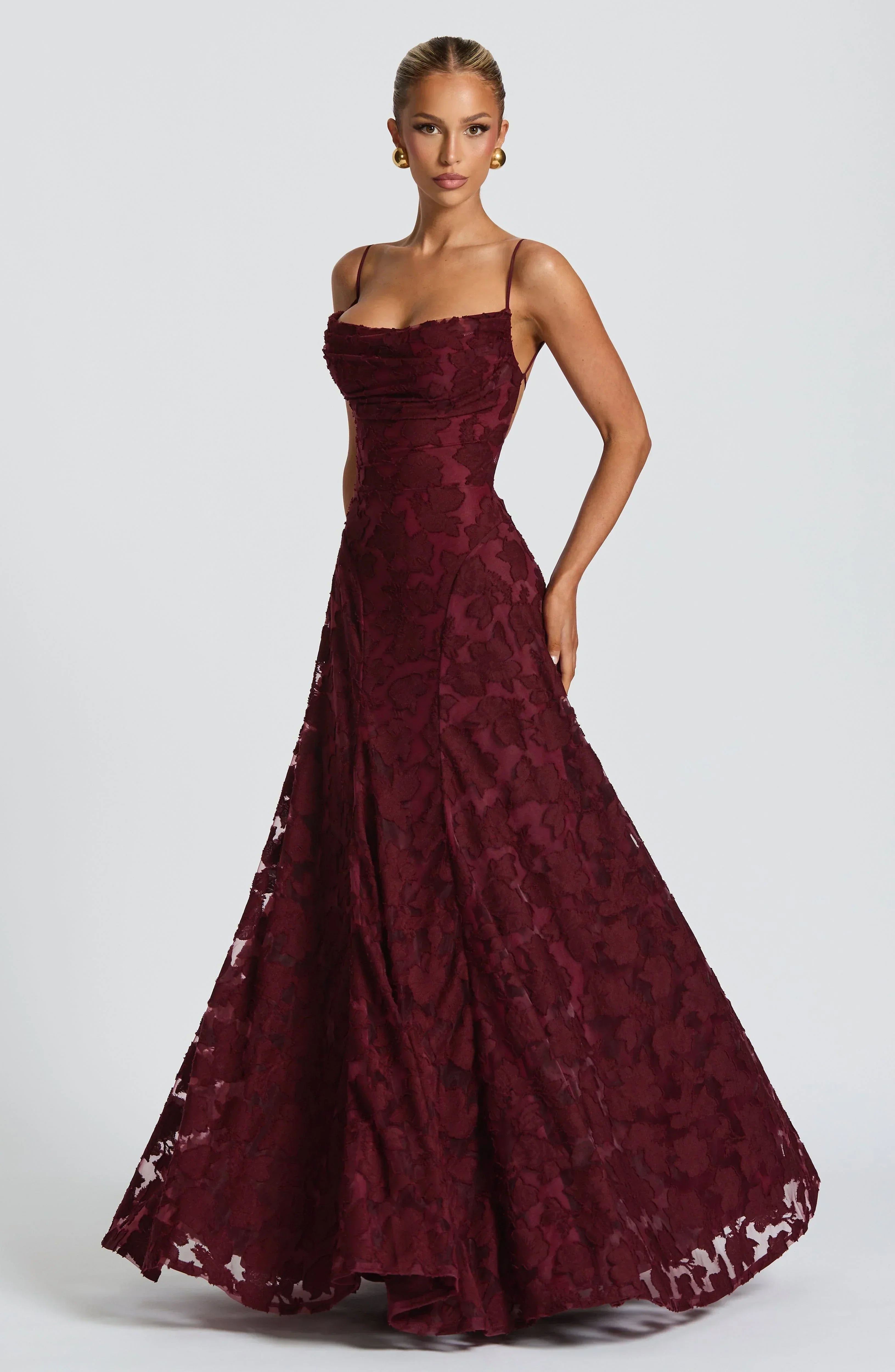 Robe longue à la coupe raffinée