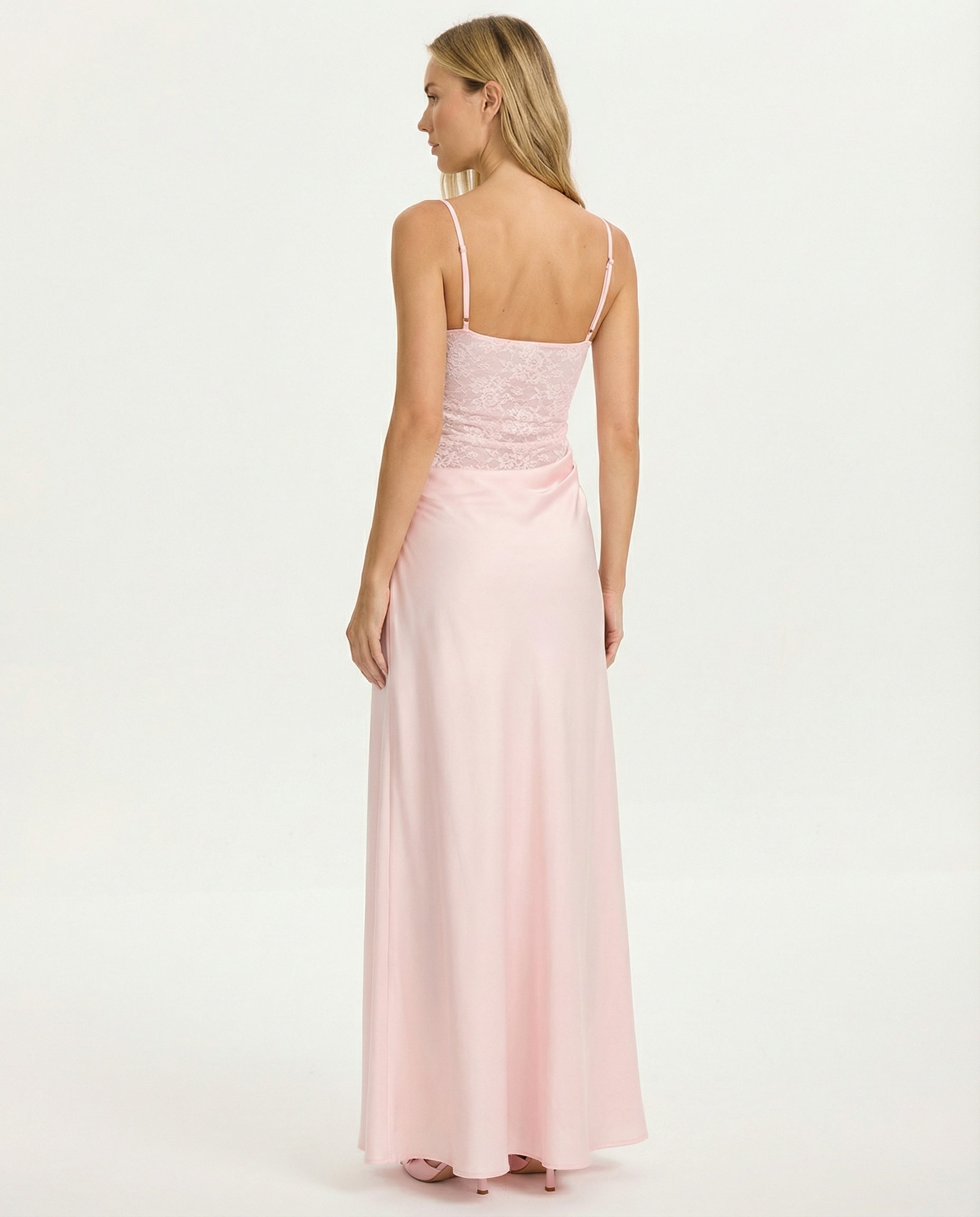 Robe longue à la ligne romantique