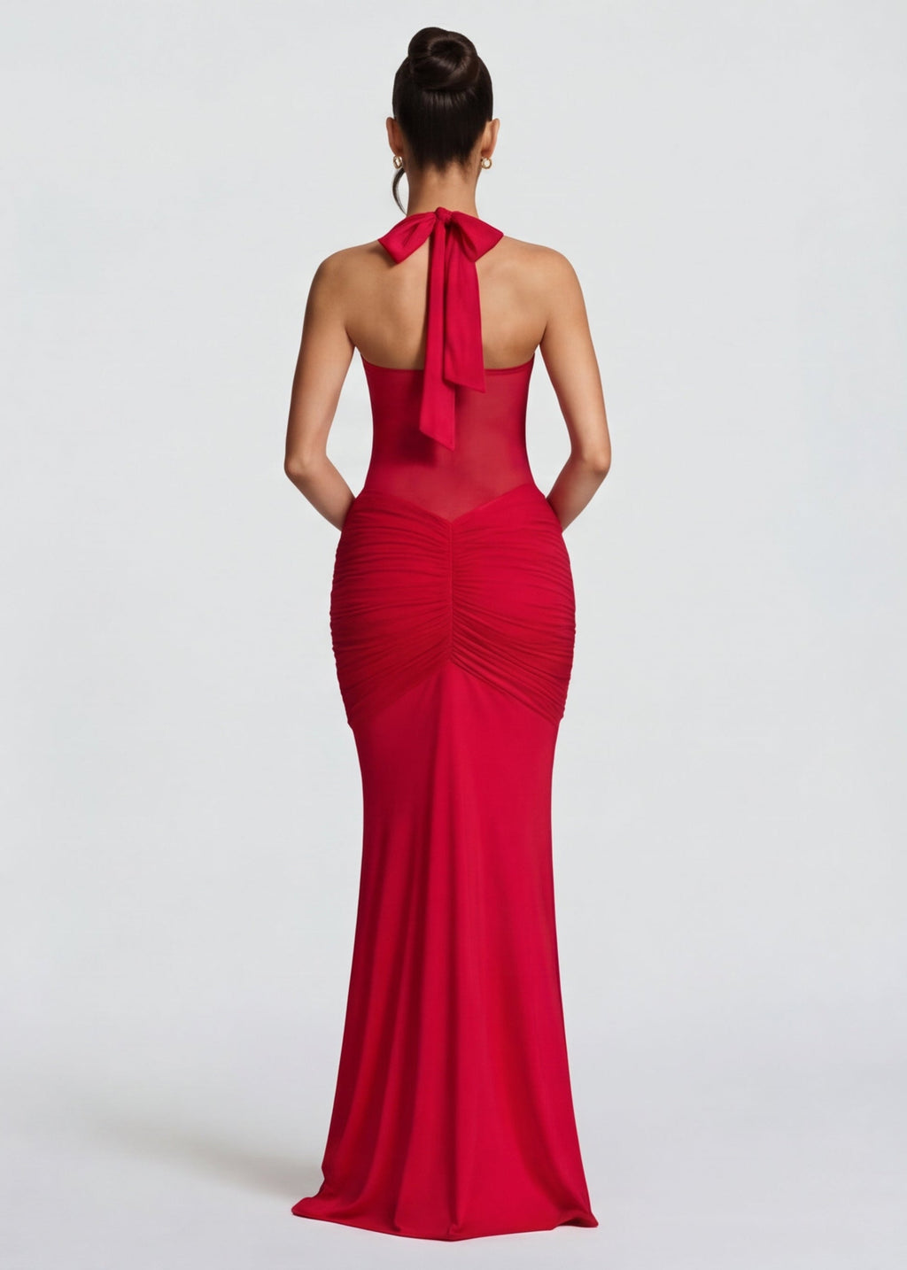 Robe longue au tombé sculptural