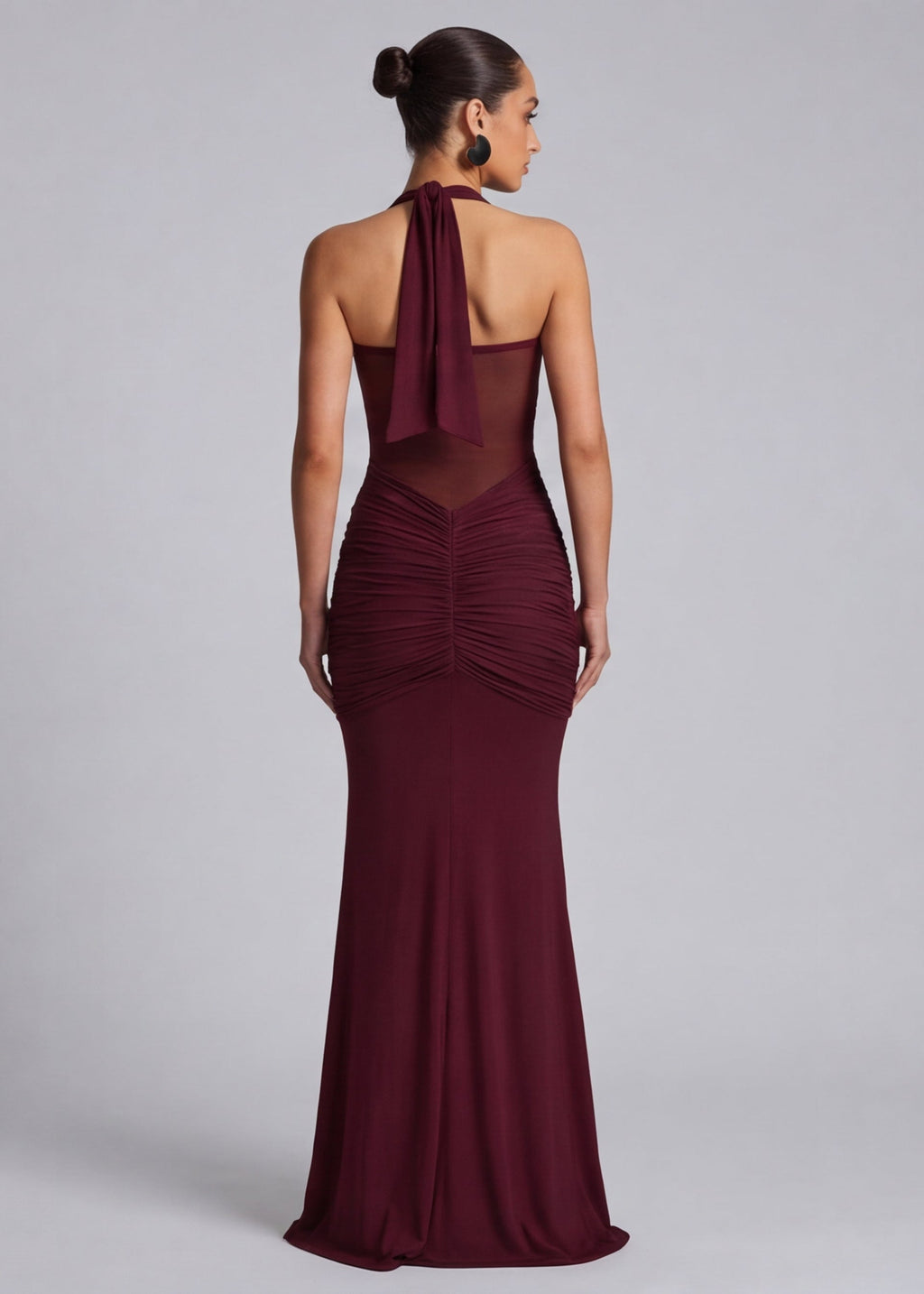 Robe longue au tombé sculptural