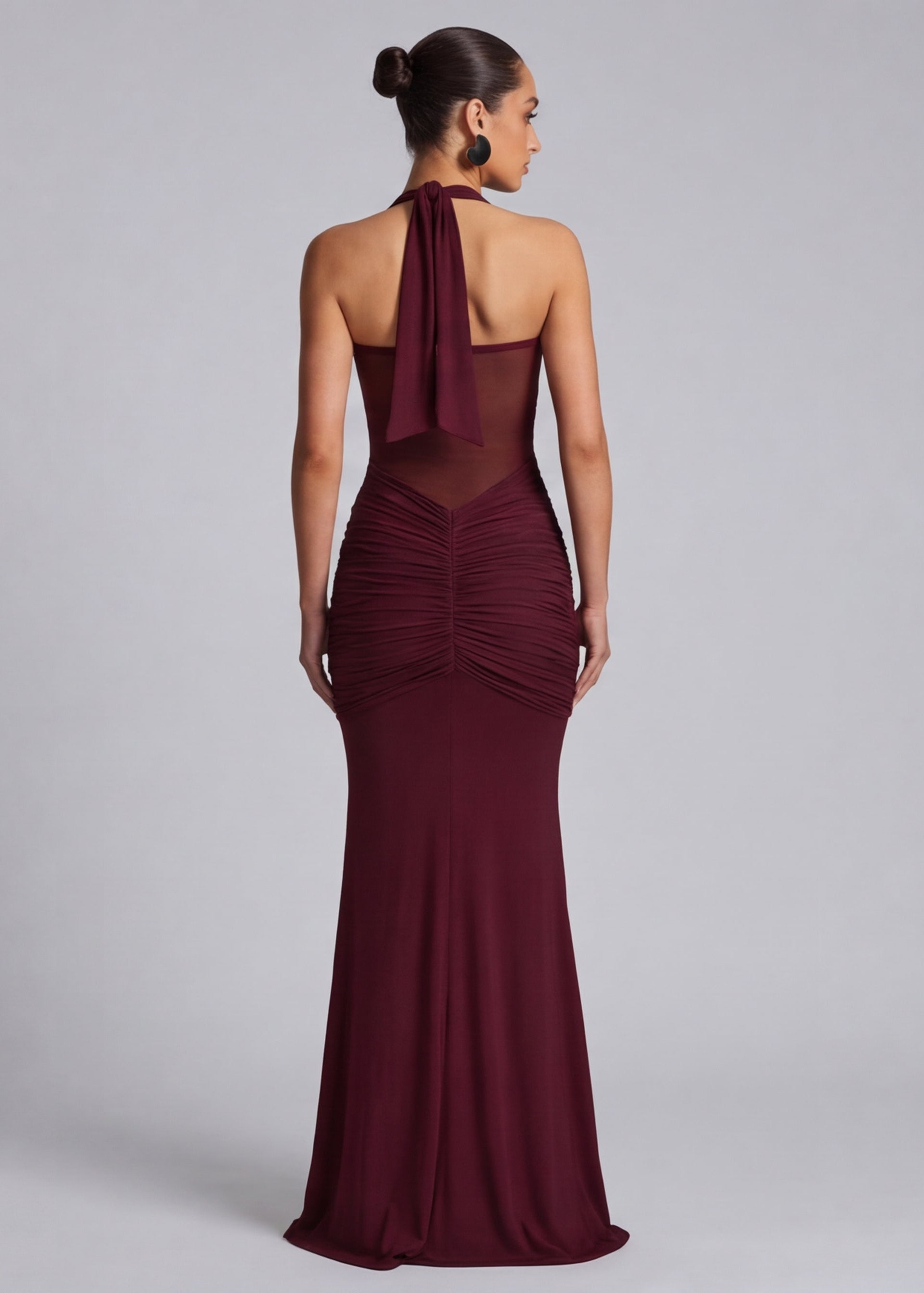 Robe longue au tombé sculptural
