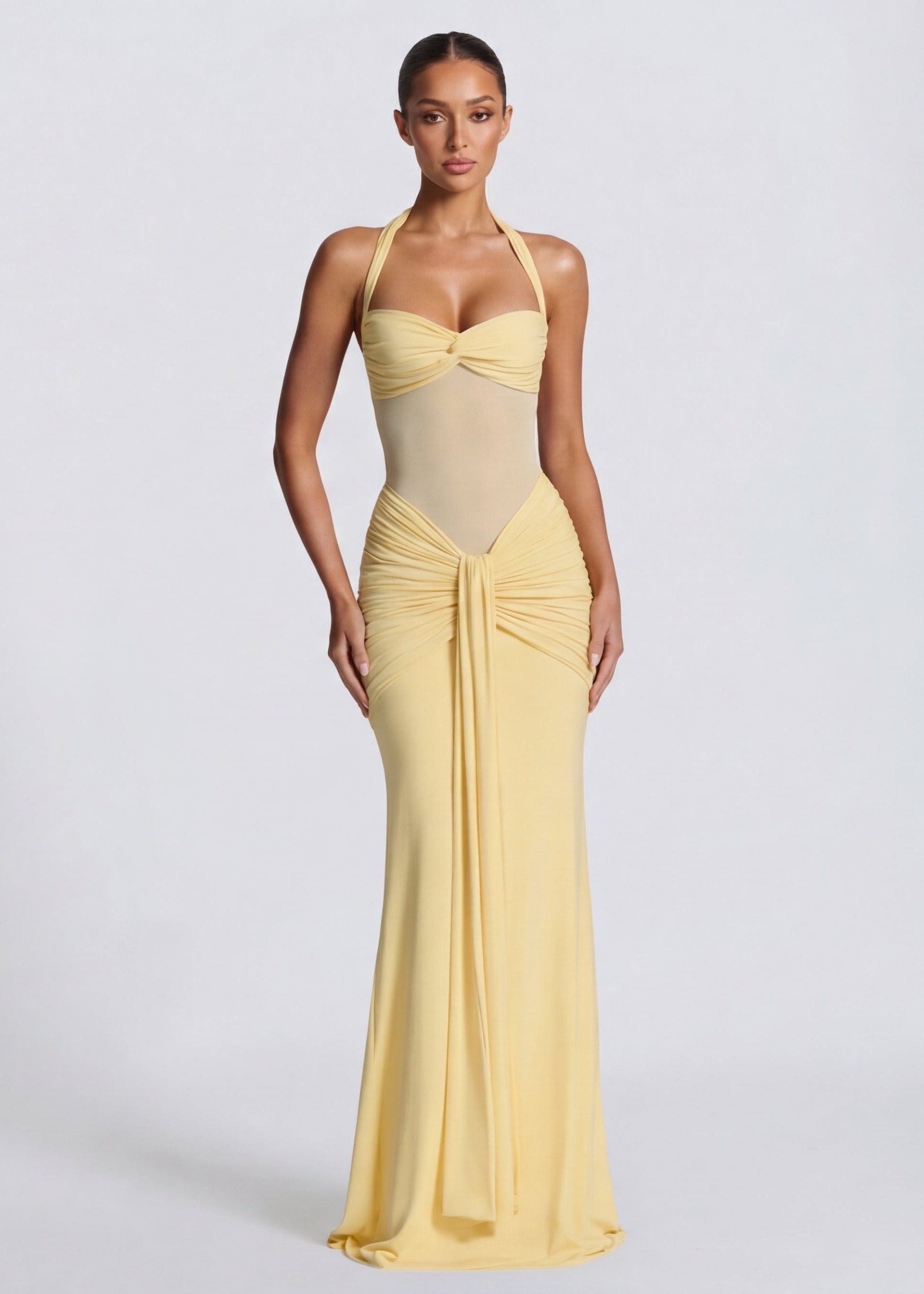 Robe longue au tombé sculptural