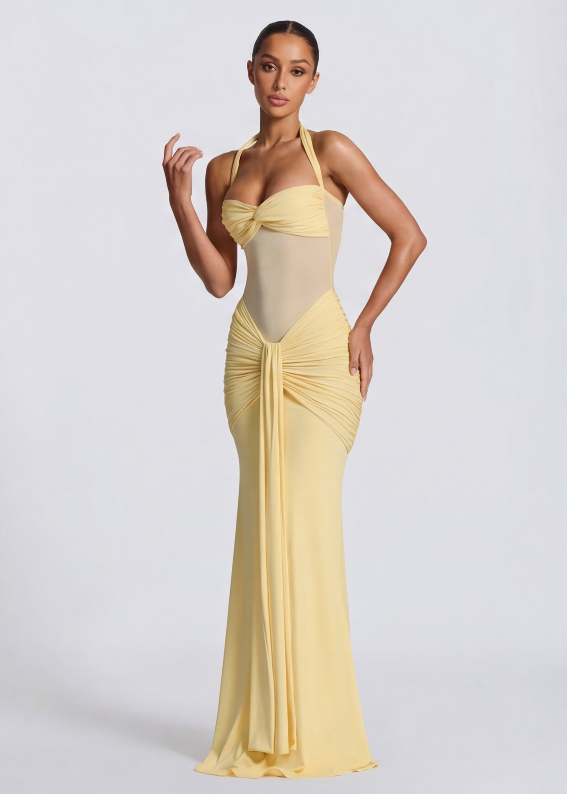 Robe longue au tombé sculptural