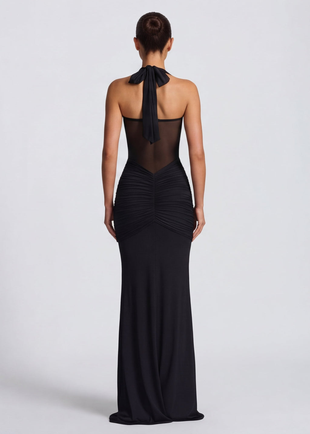 Robe longue au tombé sculptural