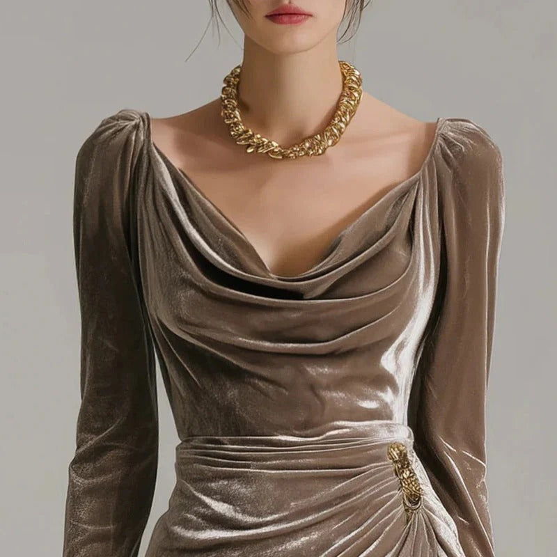 Robe longue à la coupe nette