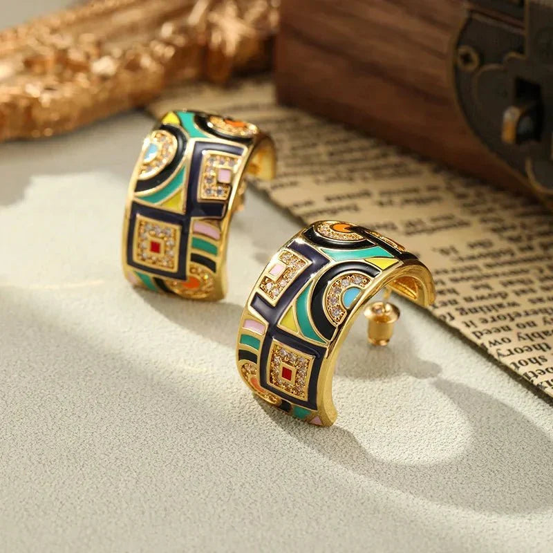 Boucles d’oreilles à la ligne graphique