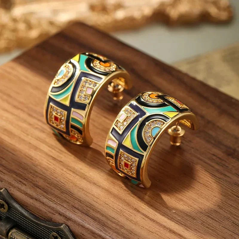 Boucles d’oreilles à la ligne graphique