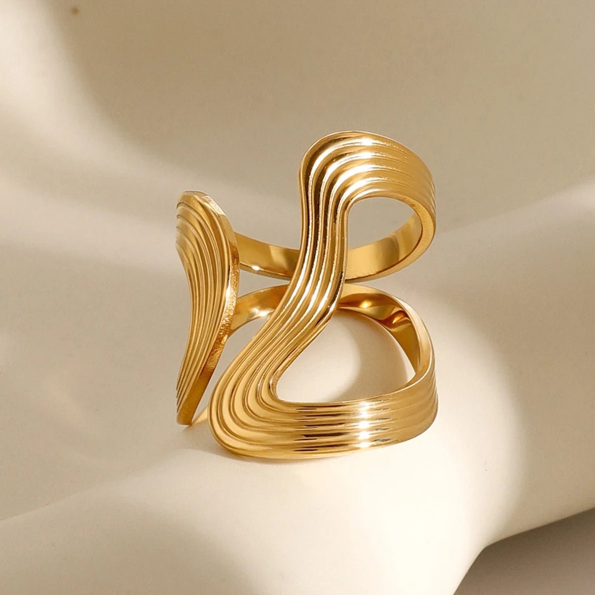 Boucles d’oreilles à la forme ondulée
