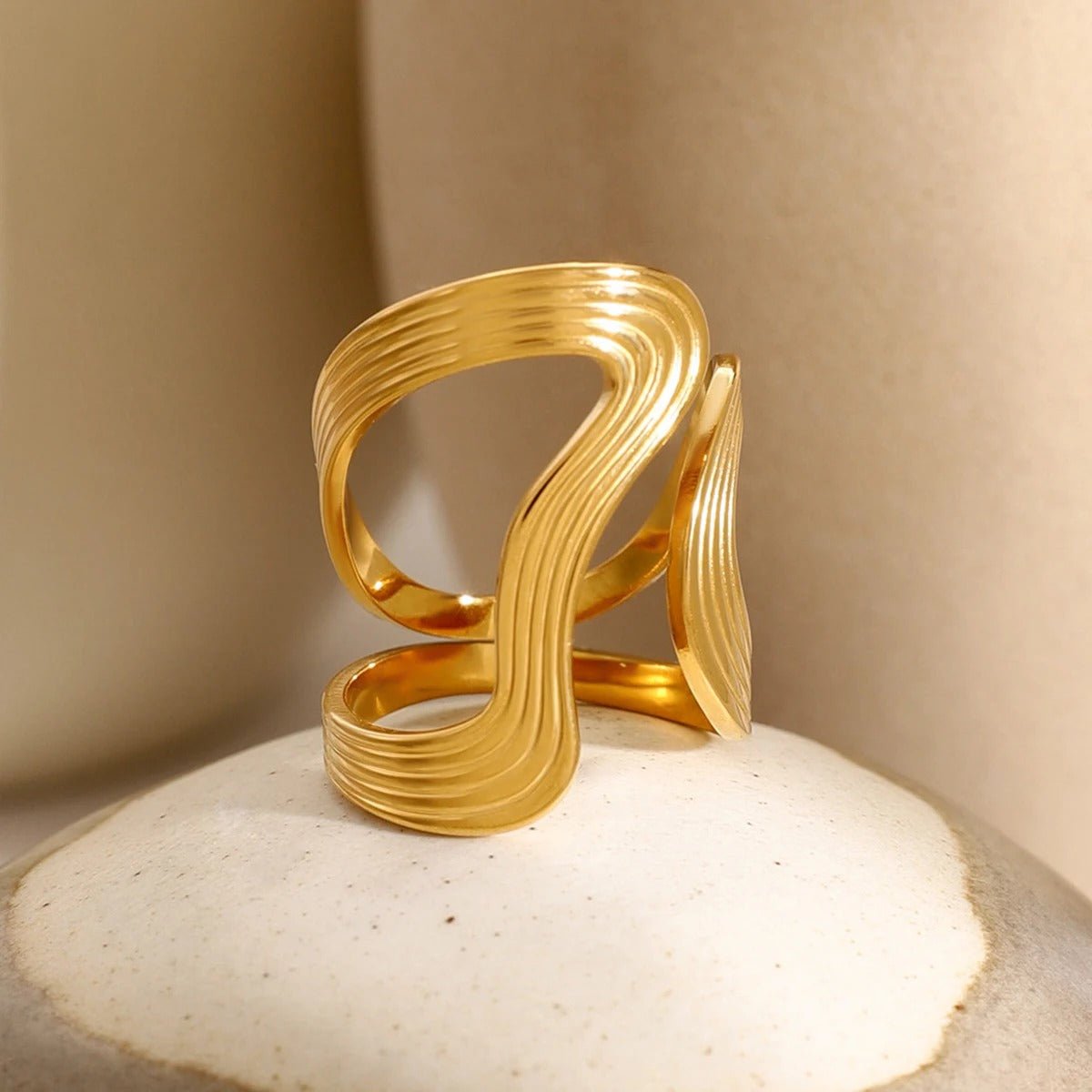 Boucles d’oreilles à la forme ondulée