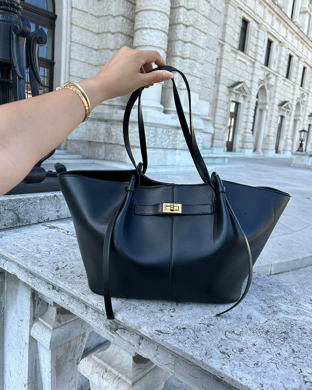 Sac shopper à la ligne courbe