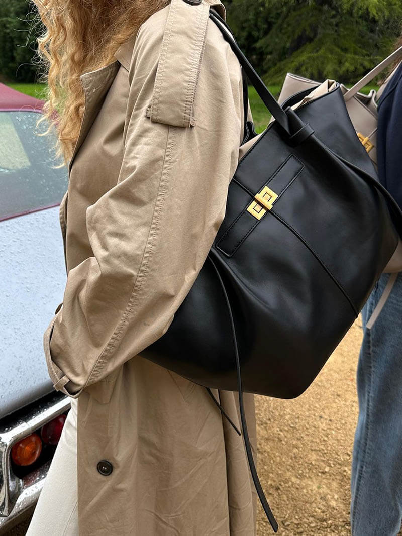 Sac shopper à la ligne courbe
