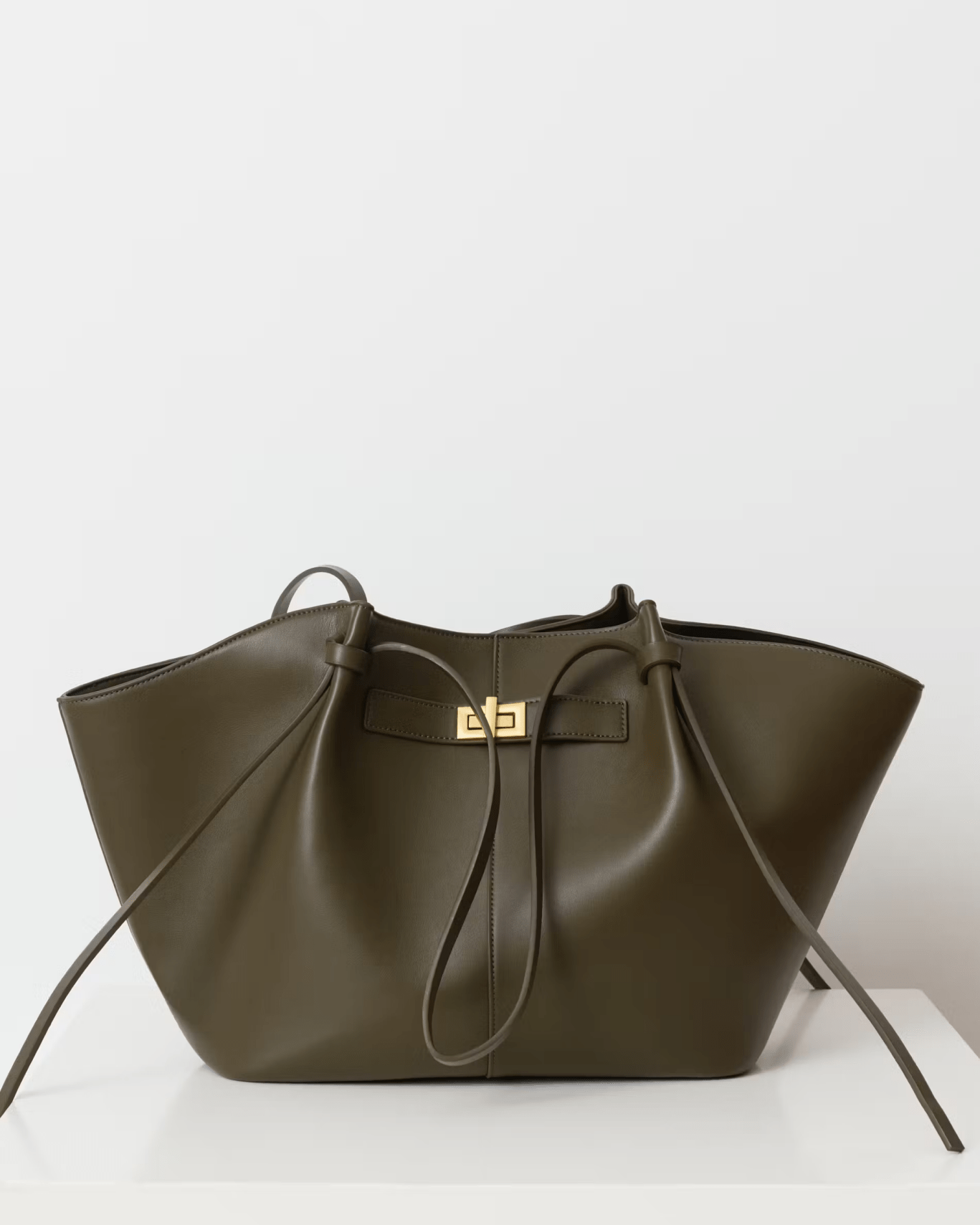 Sac shopper à la ligne courbe