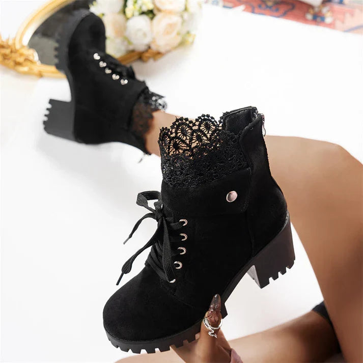 Bottines à laçage et talon large