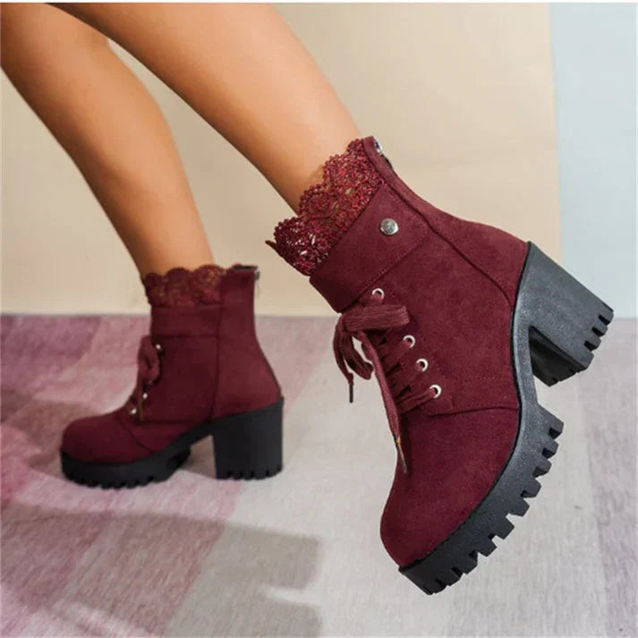 Bottines à laçage et talon large