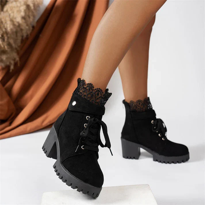Bottines à laçage et talon large
