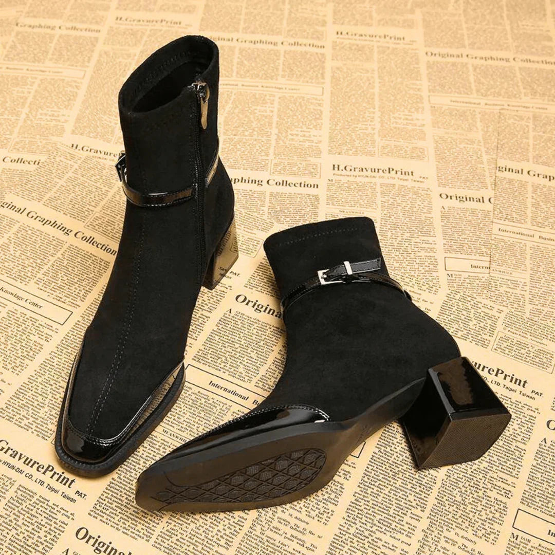 Bottines en suédine à boucle