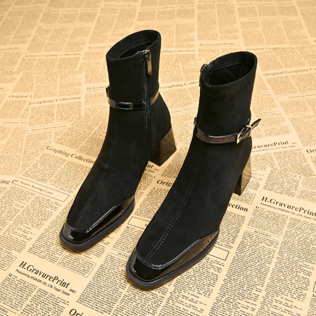 Bottines en suédine à boucle