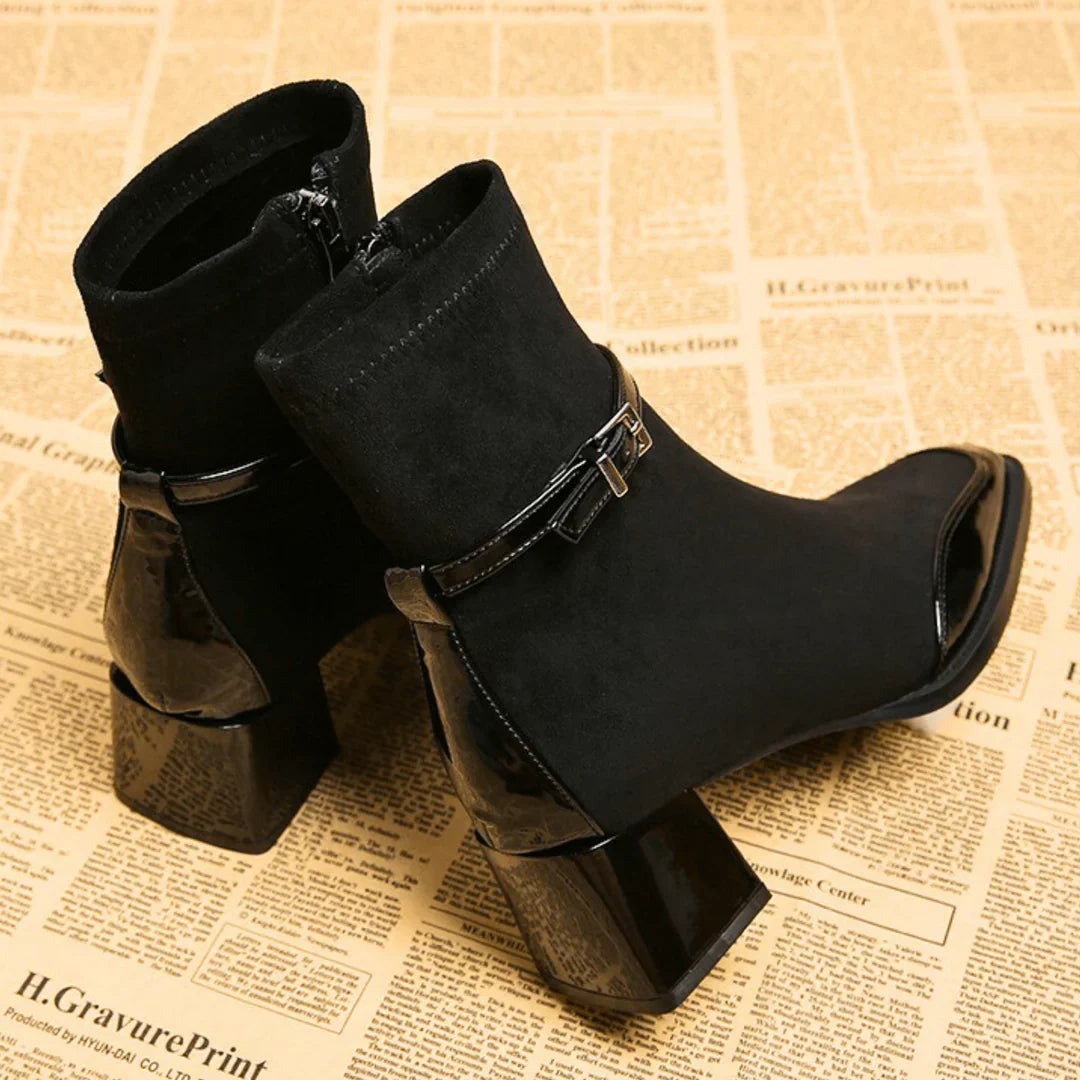 Bottines en suédine à boucle