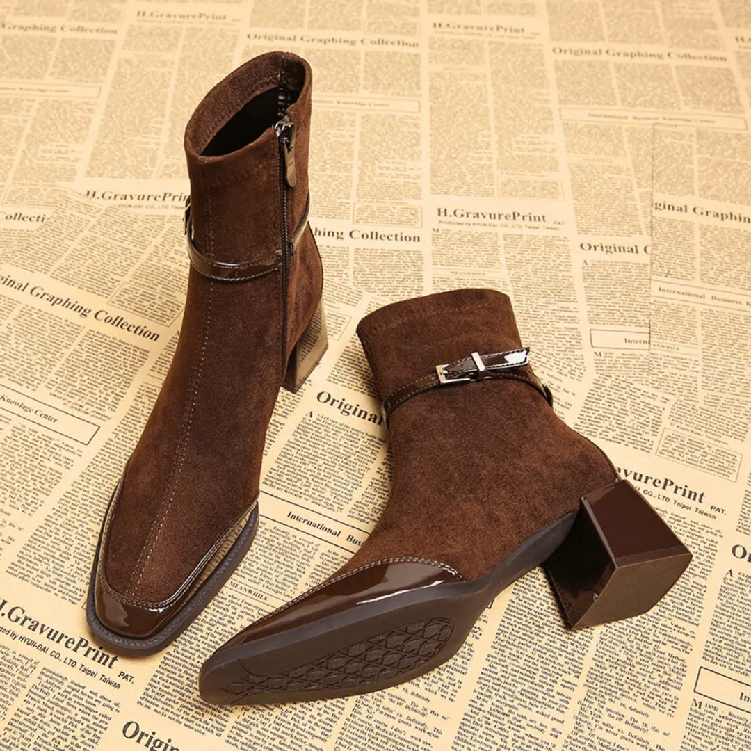 Bottines en suédine à boucle