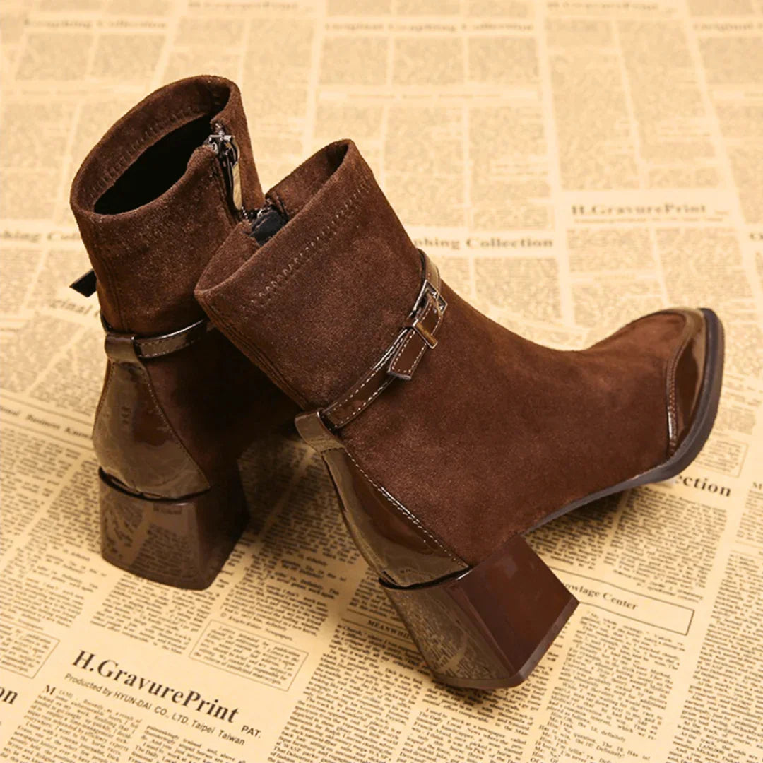Bottines en suédine à boucle