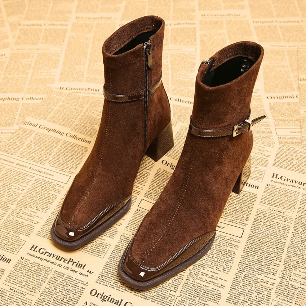 Bottines en suédine à boucle