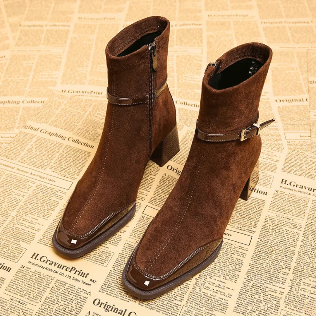 Bottines en suédine à boucle